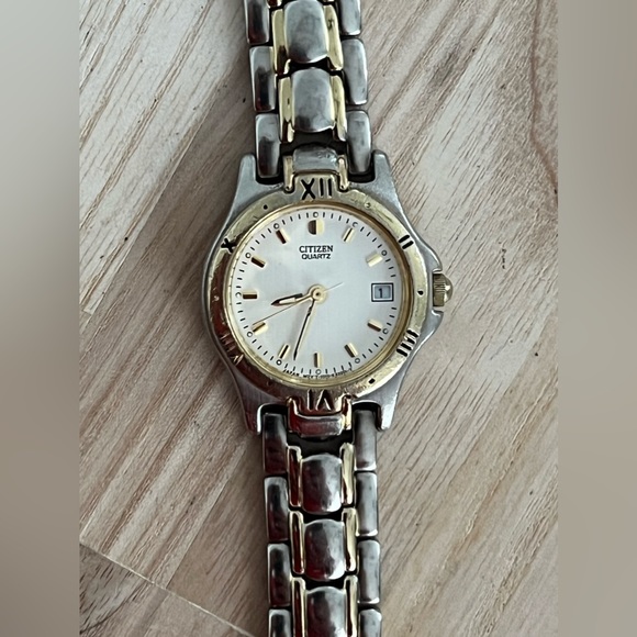 Citizen Ladies Watch Vintage Two Tone Bracelet Cream Round Dial Date Window - Picture 5 of 17
